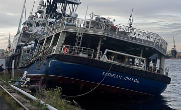 Строящийся буксир затонул у причала судозавода в Петербурге