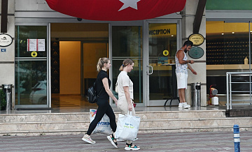 Россиянам объяснили, как платить за границей в обход санкций