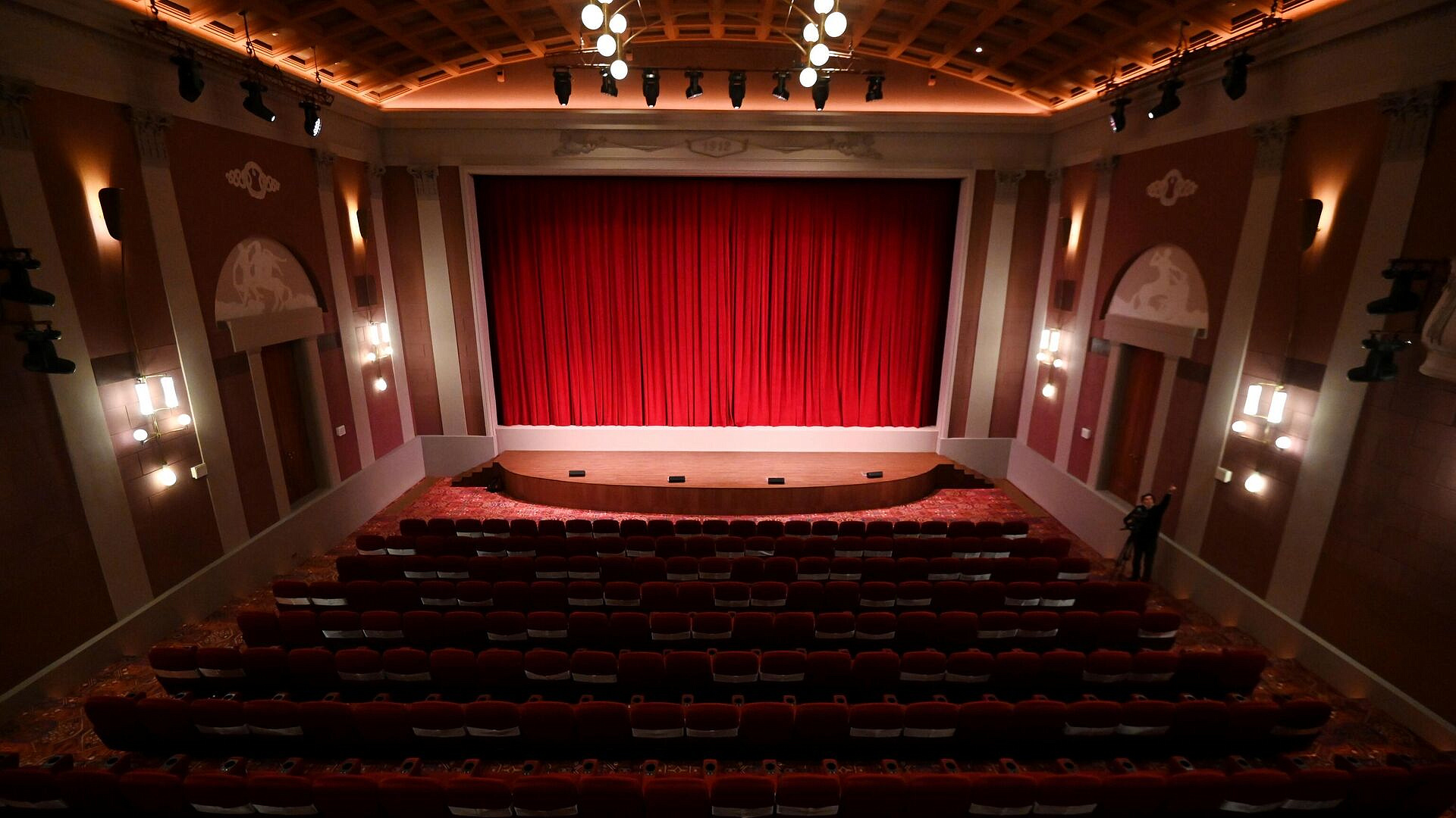 Мишустин раскрыл сборы кинотеатров за 2025 год