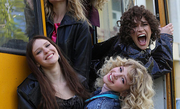 В Саратове завершились съемки байопика о культовой поп-группе "Комбинация"