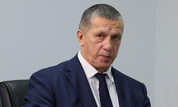 Трутнев предложил создать в ДФО предприятия по производству чипов