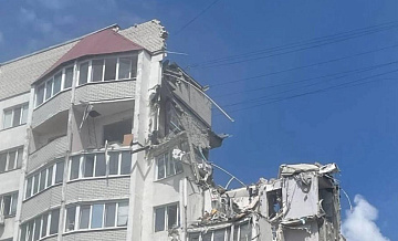 Многоэтажку в Саратове обследуют после взрыва газа в соседнем доме