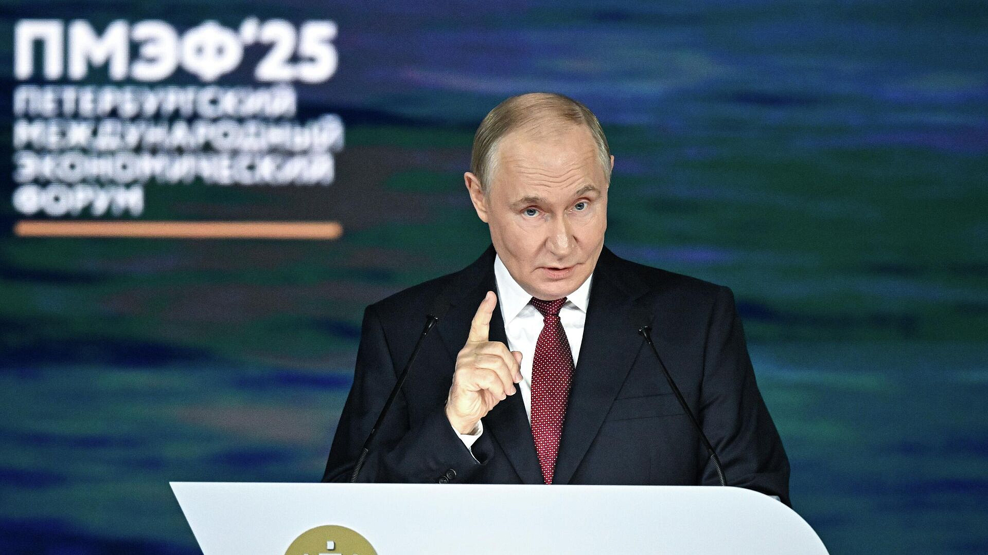 Путин попросил поддержать предложения по возврату иностранных компаний