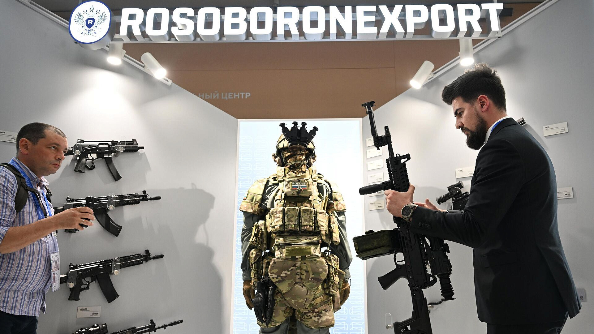 Премьер Малайзии одним из первых посетил павильон России на DSA &amp; NATSEC