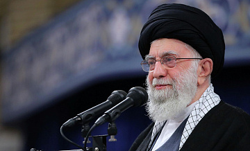 Хаменеи выступил против переговоров США и Ирана в Стамбуле, пишут СМИ