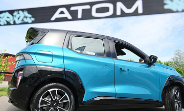 Автопарки тестируют электромобили "Атом" для использования в такси