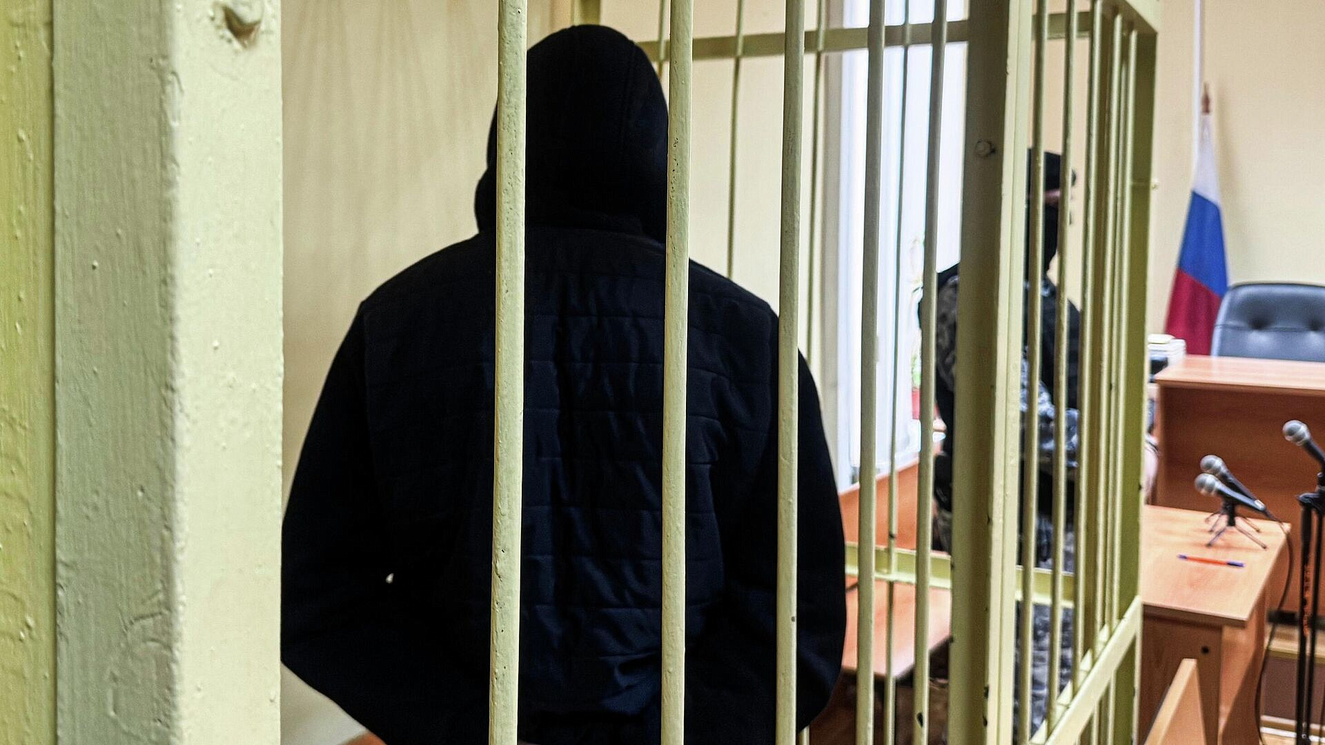 Обвиняемых в похищении девочки в Смоленске увезли из суда после ареста