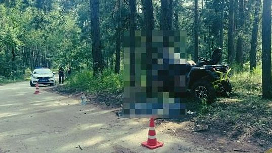 В Самарской области квадроцикл врезался в дерево, два человека погибли