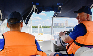 Мужчину, пропавшего на сапе в море во Владивостоке, ищут вторые сутки