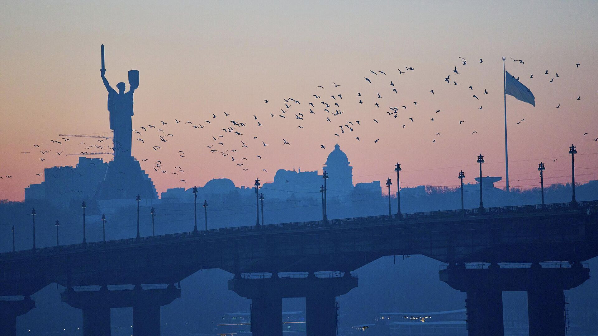 Рада продлила действие военного положения на Украине