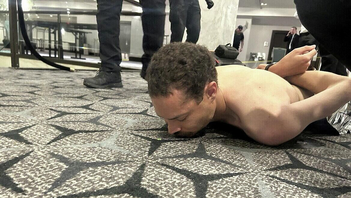 Подозреваемый в стрельбе в WH заранее заселился в отель, пишут СМИ