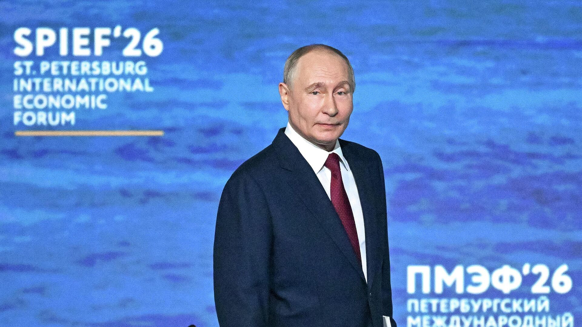 Основные потоки товаров и капиталов формировали зависимость, заявил Путин