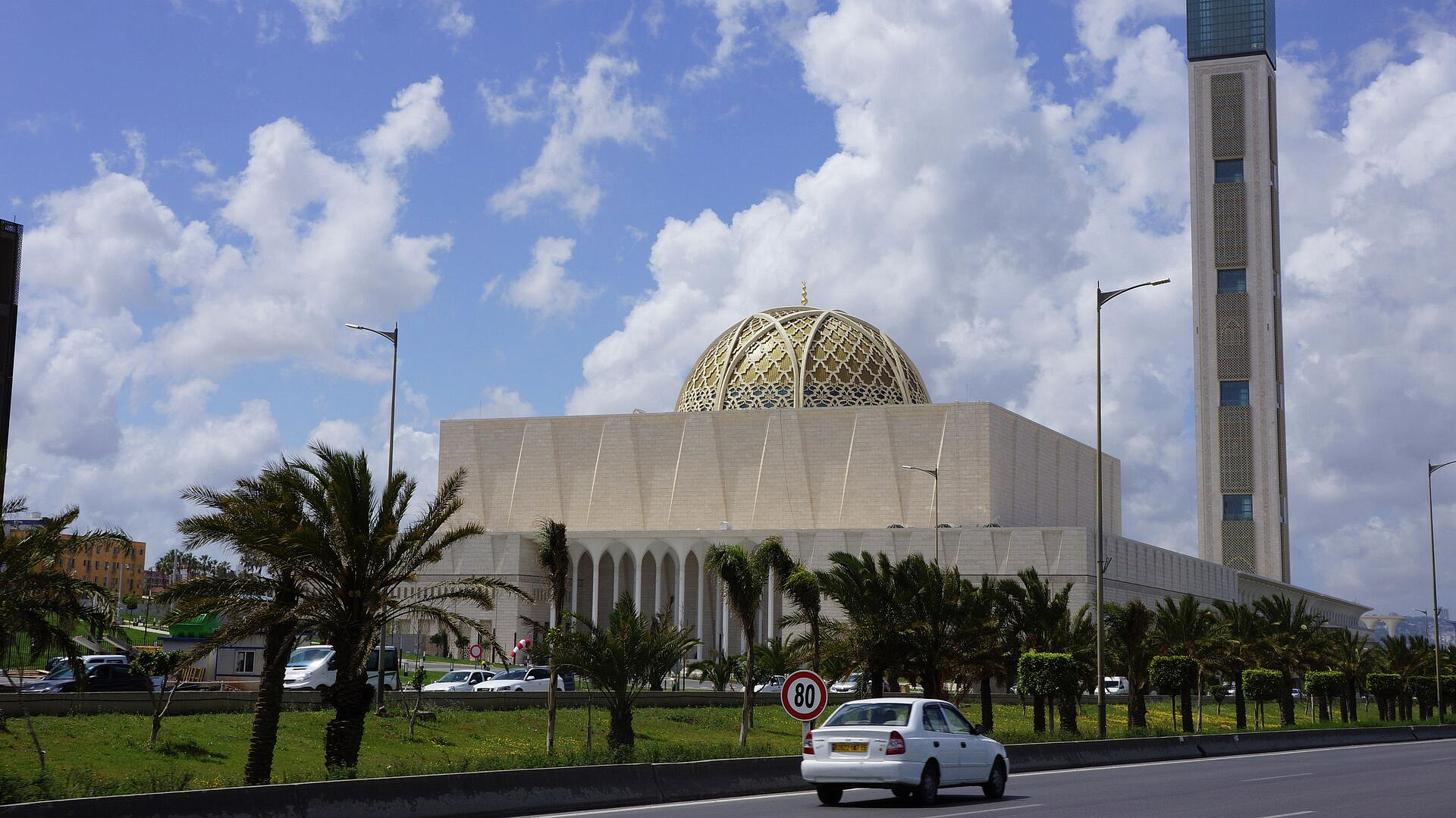 В Алжире назначили президентские выборы на 7 сентября