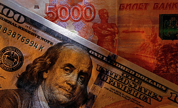 Внеьбиржевой курс доллара поднялся выше 83 рублей впервые с 23 марта