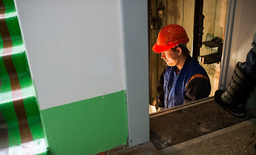 В Москве приступили к замене лифтов в жилых домах