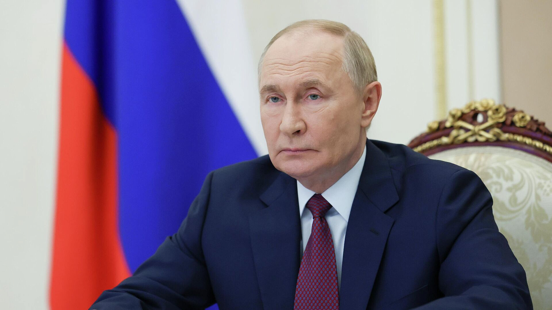 Путин подписал закон о льготах для детей погибших добровольцев