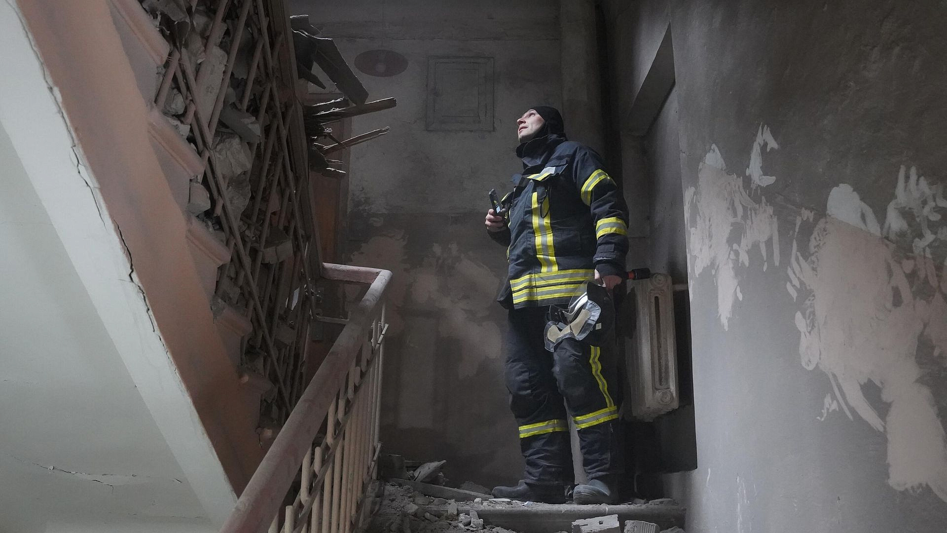 В Севастополе ликвидировали возгорание в жилом доме после атаки БПЛА