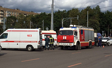 В Москве на Дмитровском шоссе загорелся автомобиль
