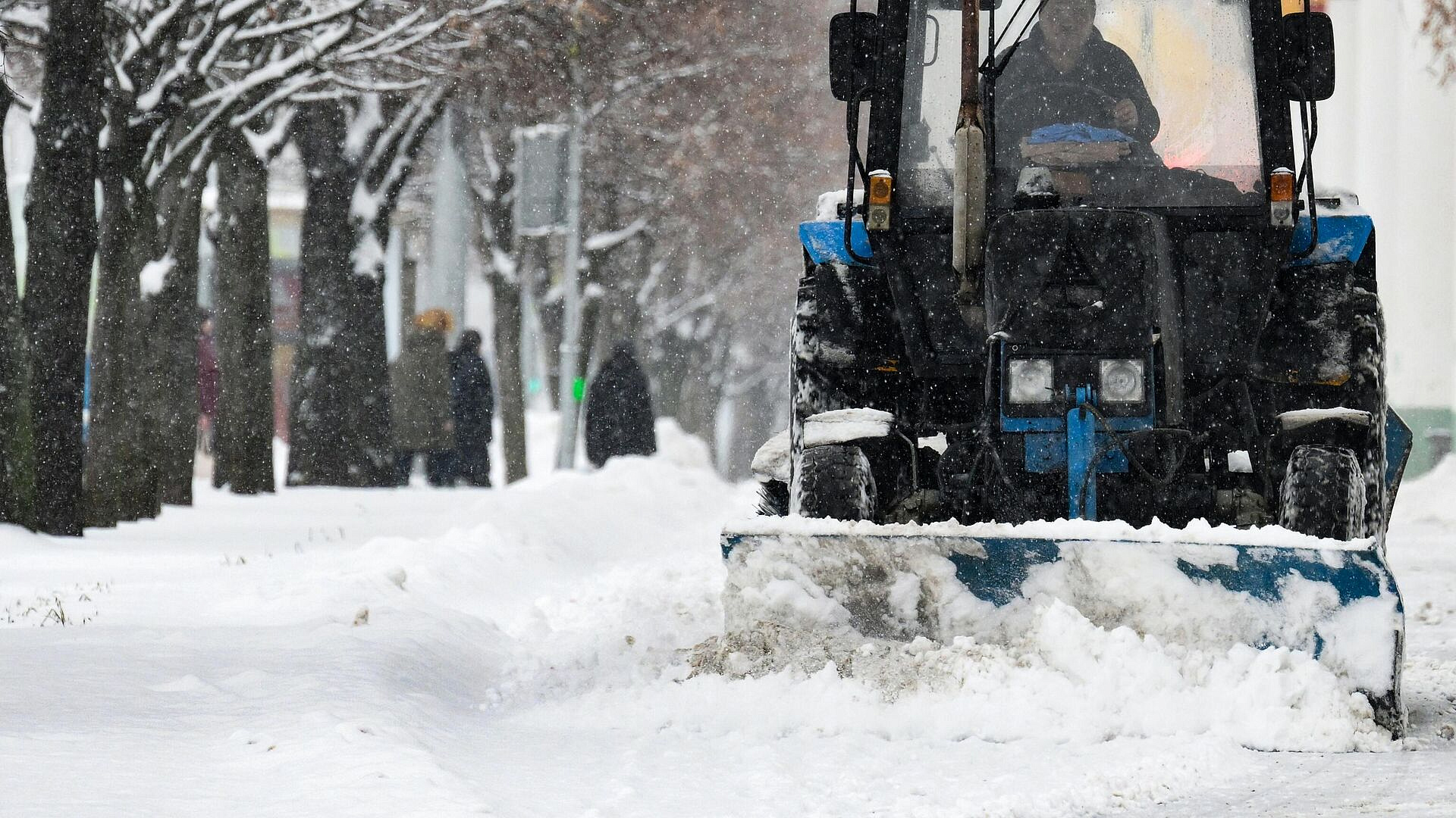 МЧС предупредило о снеге, метели и сильном ветре в Москве в понедельник