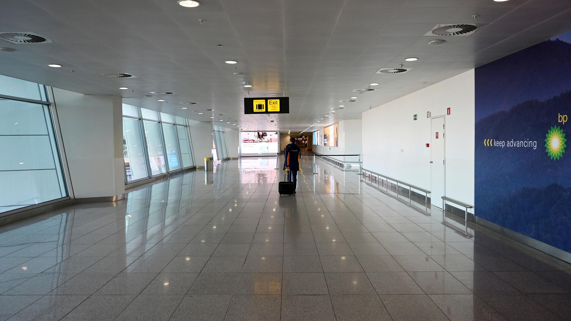 Брюссельский аэропорт отменит все вылеты в следующую среду из-за забастовки