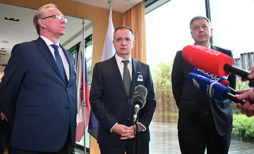 Источник: Мединский провел двухчасовые переговоры перед отъездом из Женевы