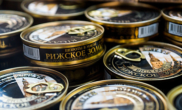 Россияне сократили покупки тунца и шпрот, показало исследование