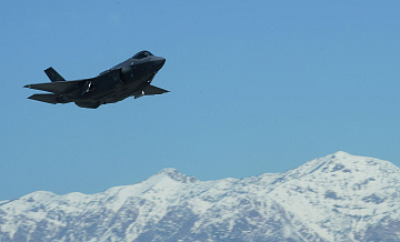 Истребитель ВВС США пропал у побережья Японии