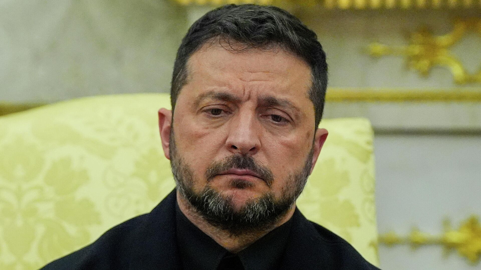 Зеленскому придется отказаться от ряда территорий, считает экс-посол США