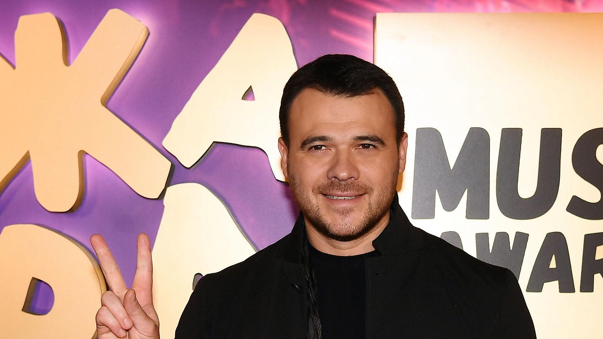 Концерт певца Эмина перенесли на год