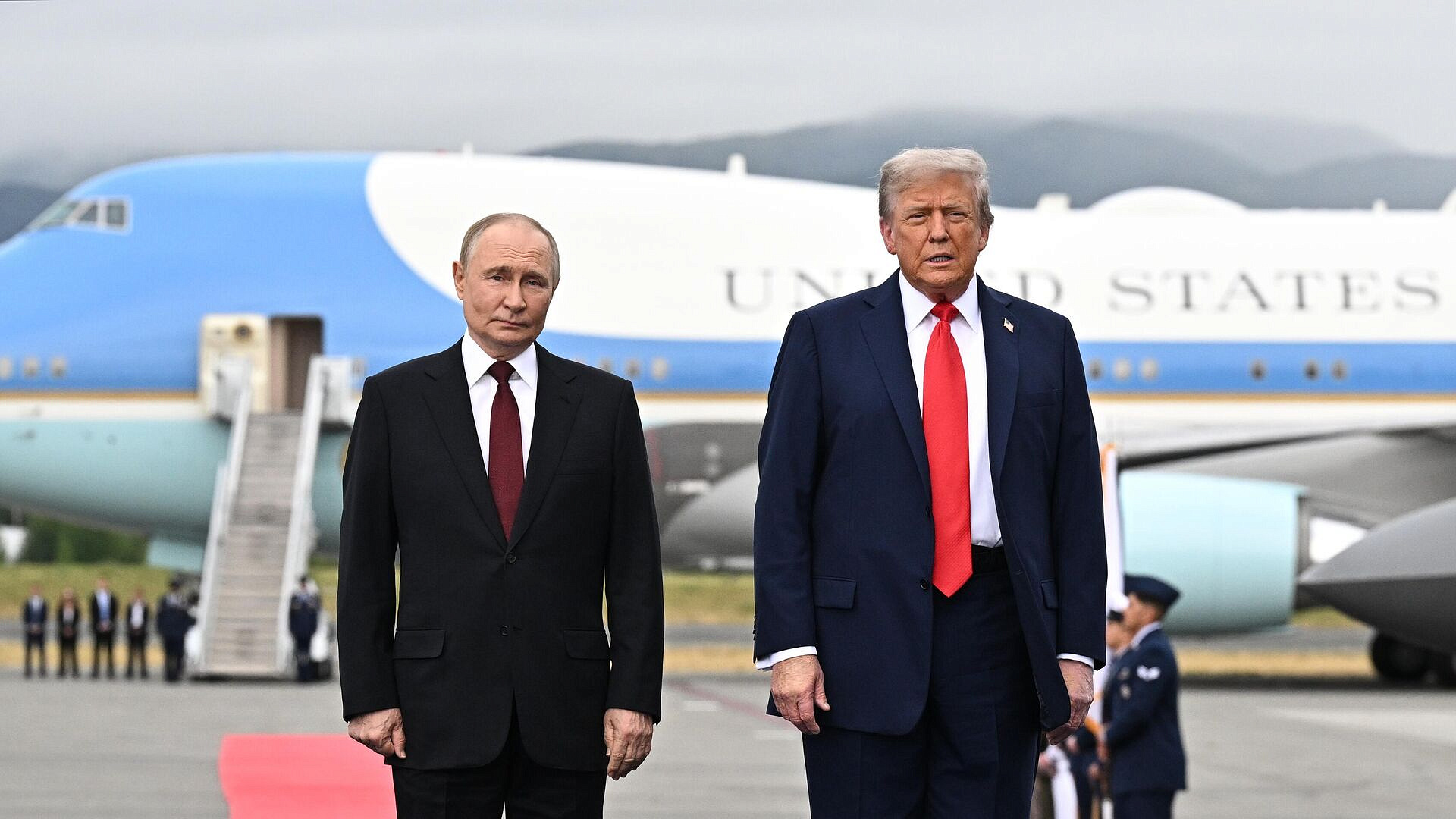 Путин лично в разговоре поздравил Трампа с Днем независимости США