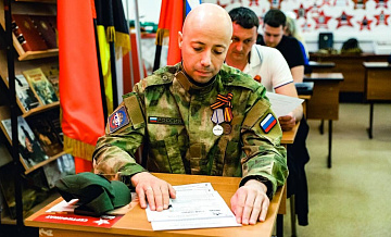 Опрос показал, как россияне относятся к приходу ветеранов в их коллективы