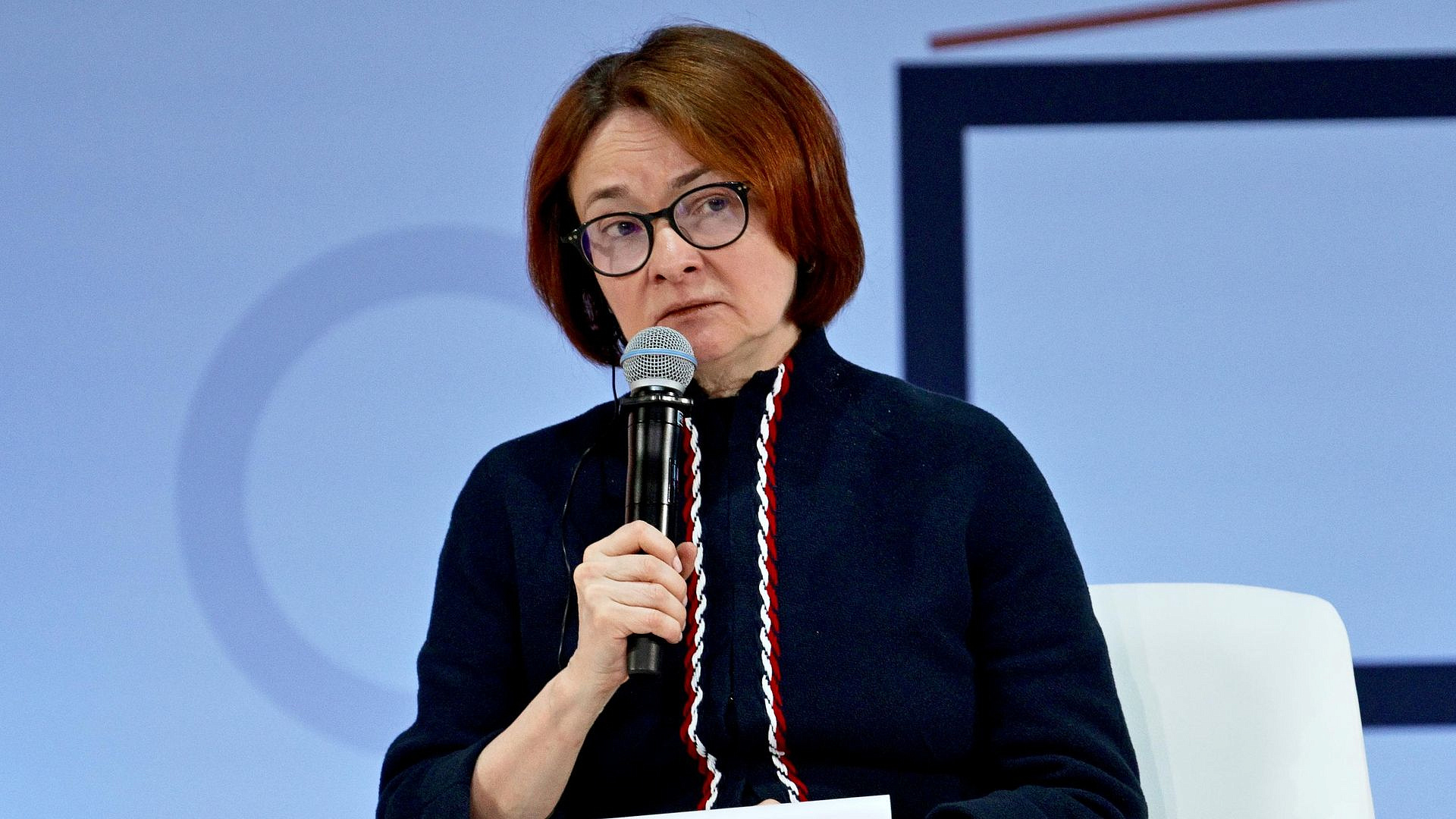 ЦБ не видит избыточного сбережения средств россиянами, заявила Набиуллина