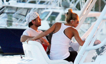 Анна Курникова и Энрике Иглесиас стали родителями в четвертый раз