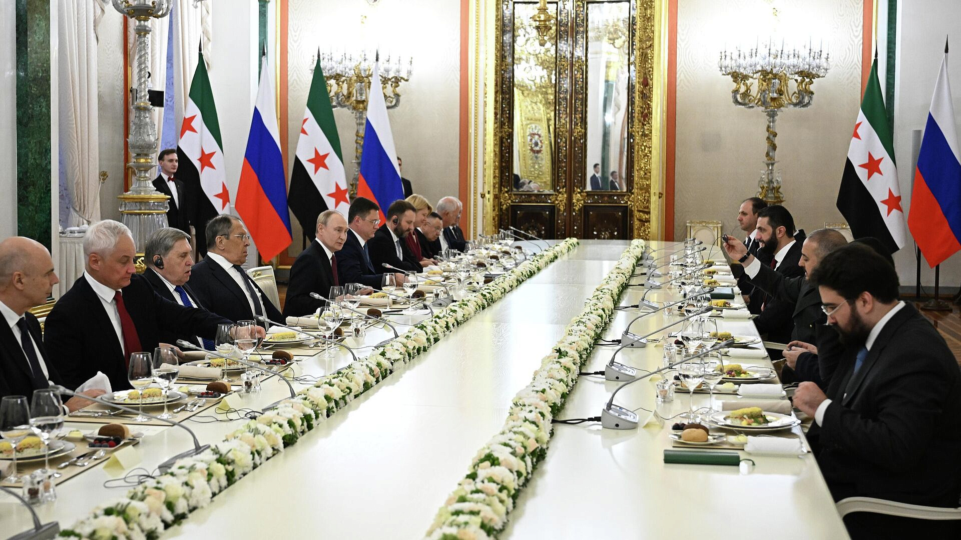 Песков ответил на вопрос о возможности визита Путина в Сирию