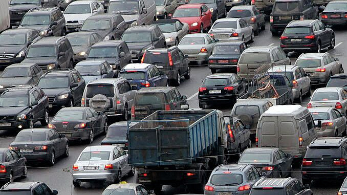 Россияне рассказали, сколько времени тратят на дорогу до работы