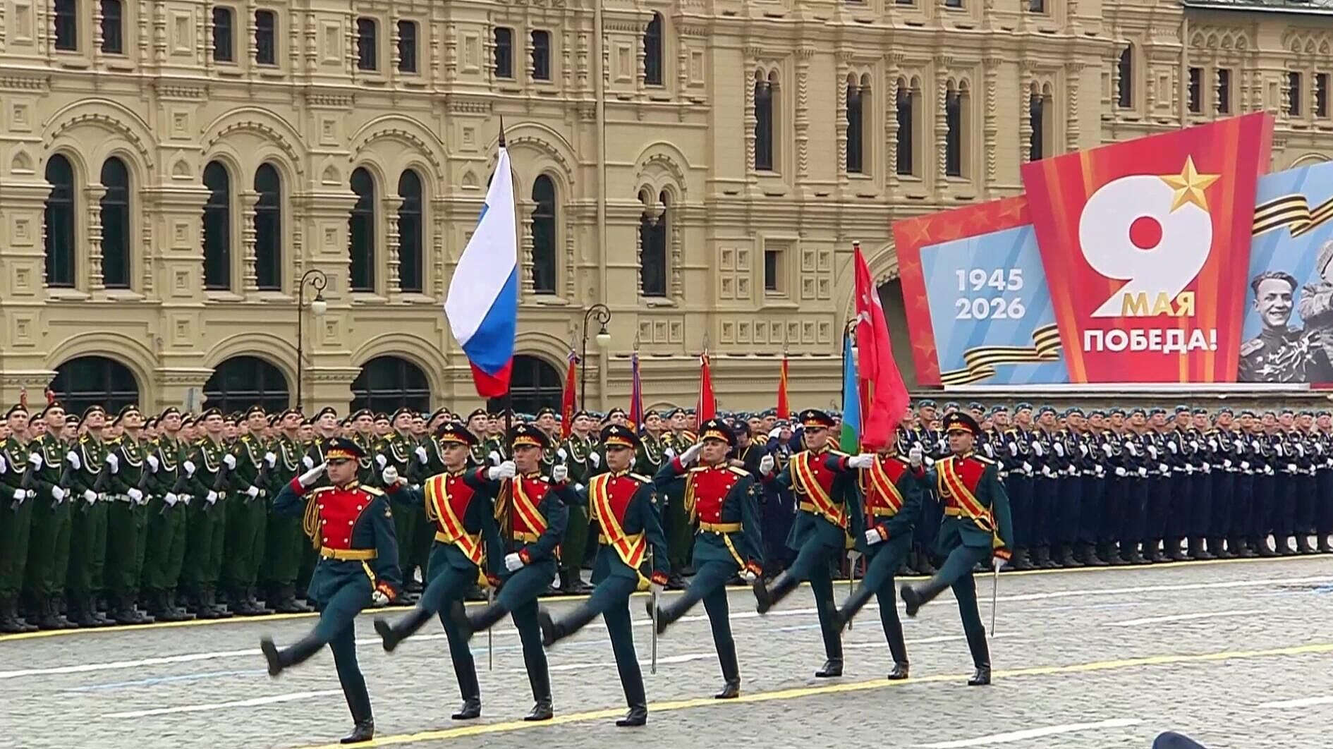 Ставшая Героем России за подвиг в зоне СВО смотрела парад рядом с Путиным