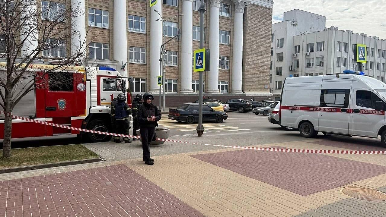 Территорию у здания белгородского правительства оцепили после атаки ВСУ