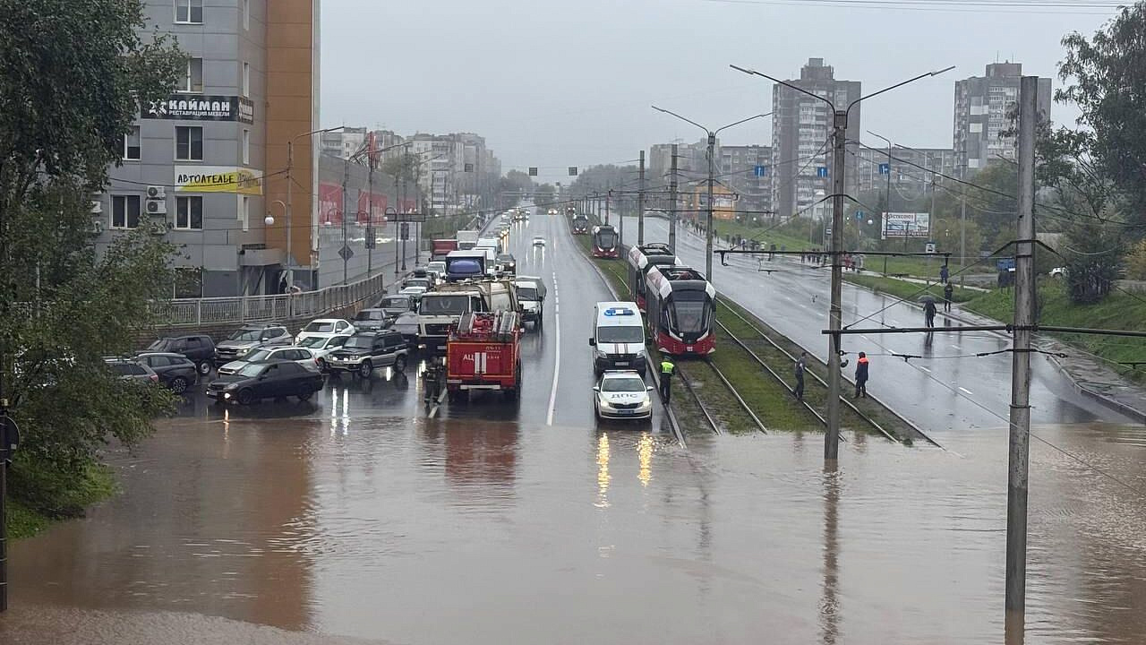 В Череповце из-за сильного ливня подтопило улицы