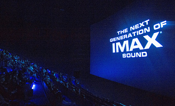 На Дальнем Востоке подростки заплевали шариками из бабл-ти экран IMAX