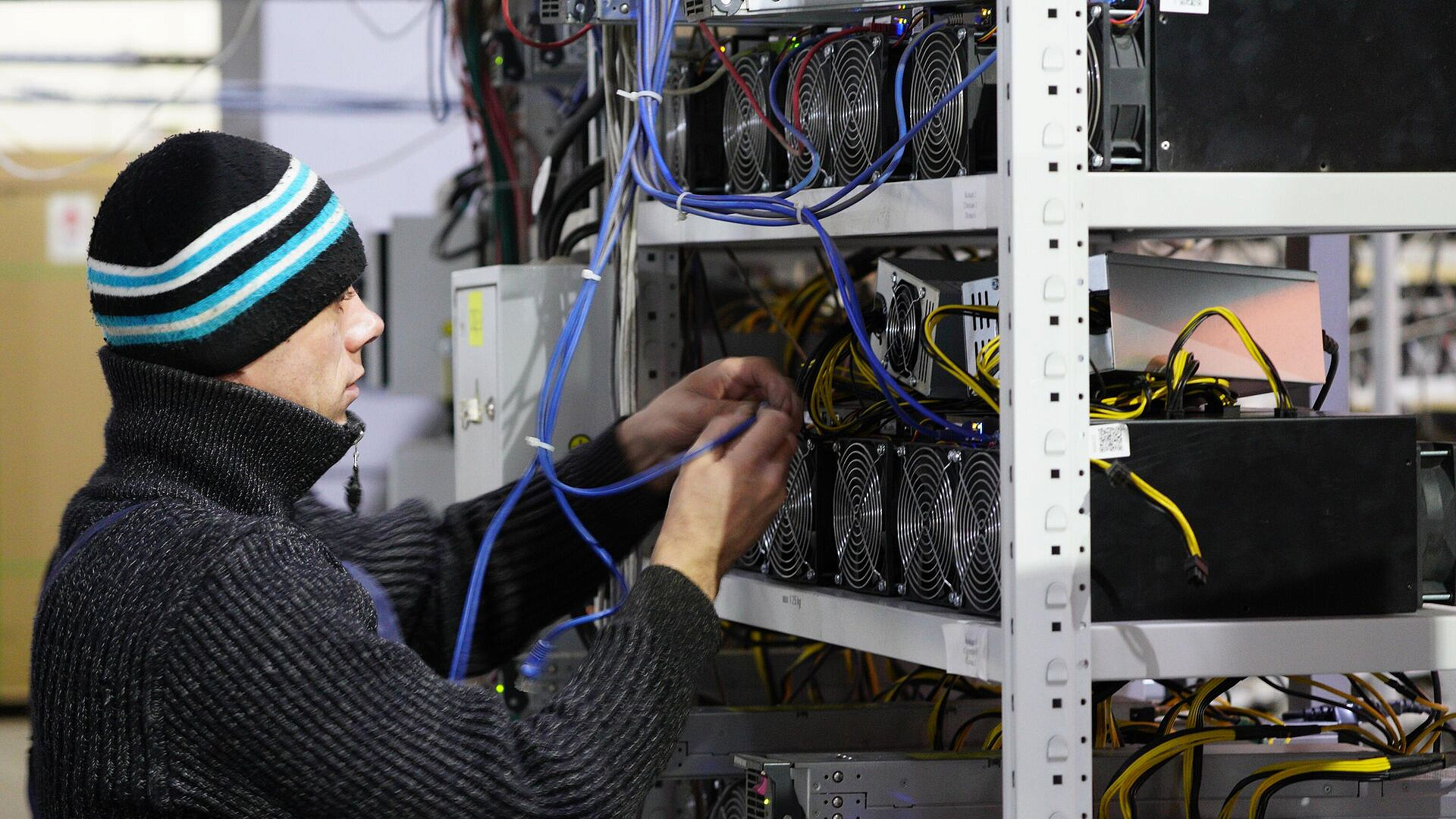 В России рассказали о выгодах промышленного майнинга криптовалют