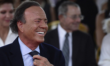 Хулио Иглесиас отверг обвинения в сексуальном насилии