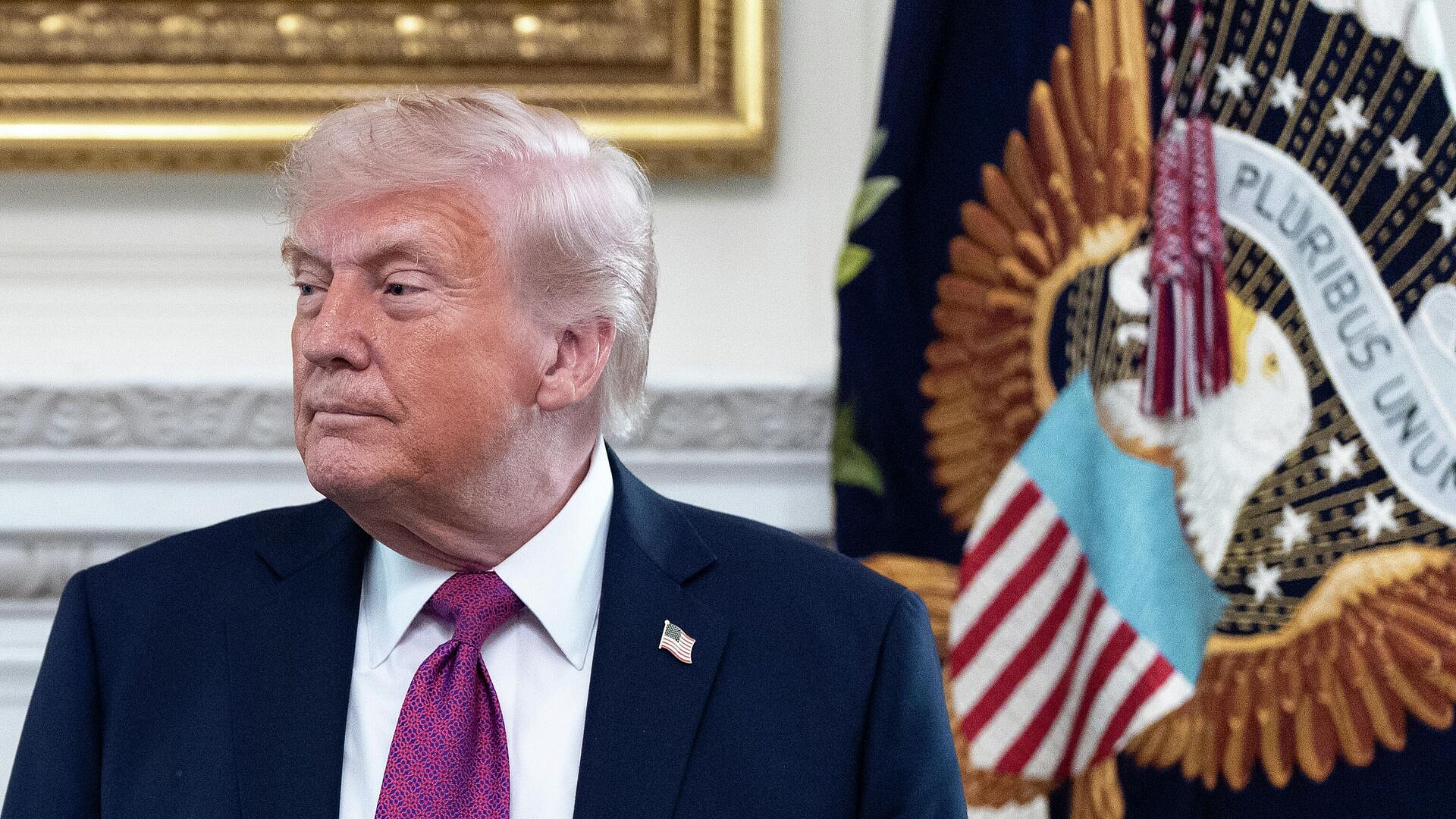 Трамп отверг дружественный огонь как причину ранения силовика при покушении