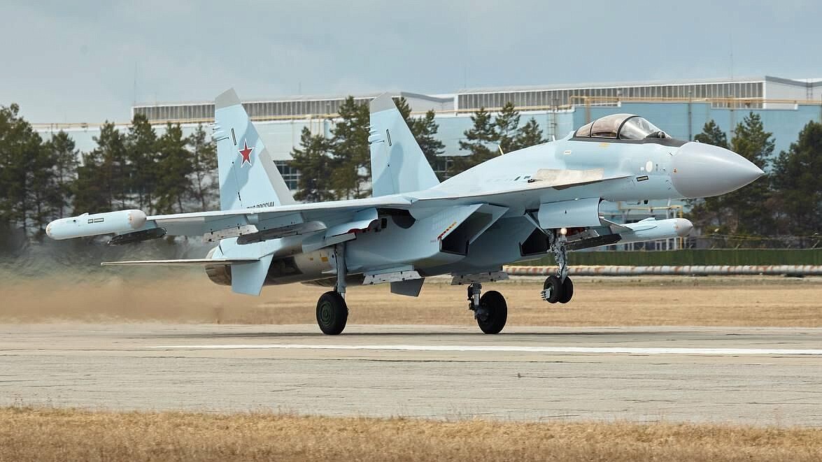 ОАК передала в войска партию новых многофункциональных истребителей