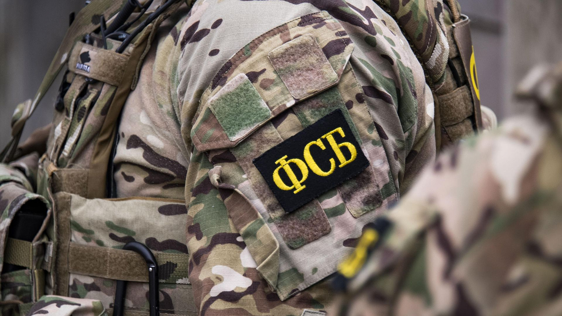 ФСБ задержала трех жителей ЛНР за сотрудничество с Киевом