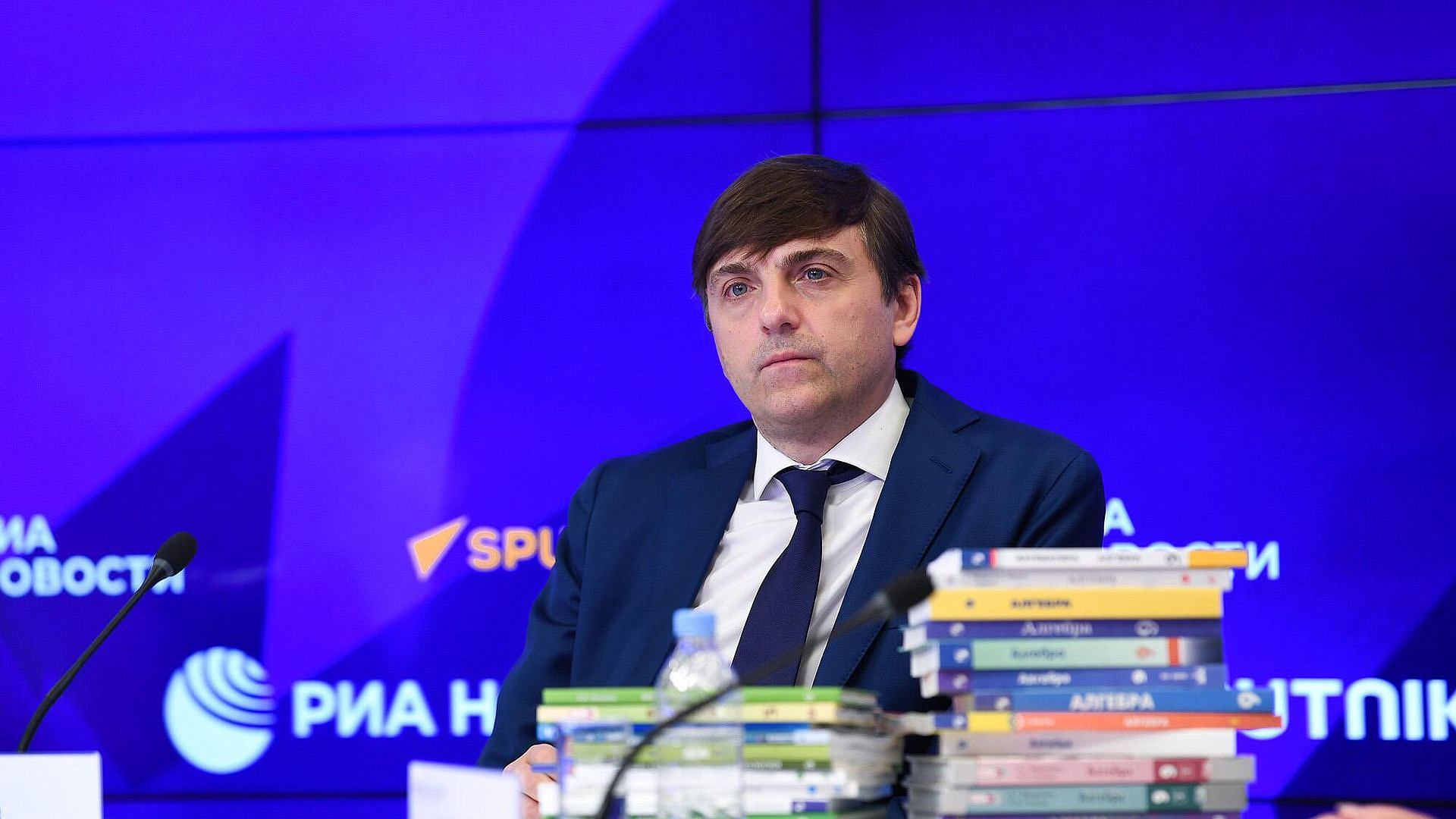 Кравцов сообщил о рекордном количестве заявлений в российские колледжи