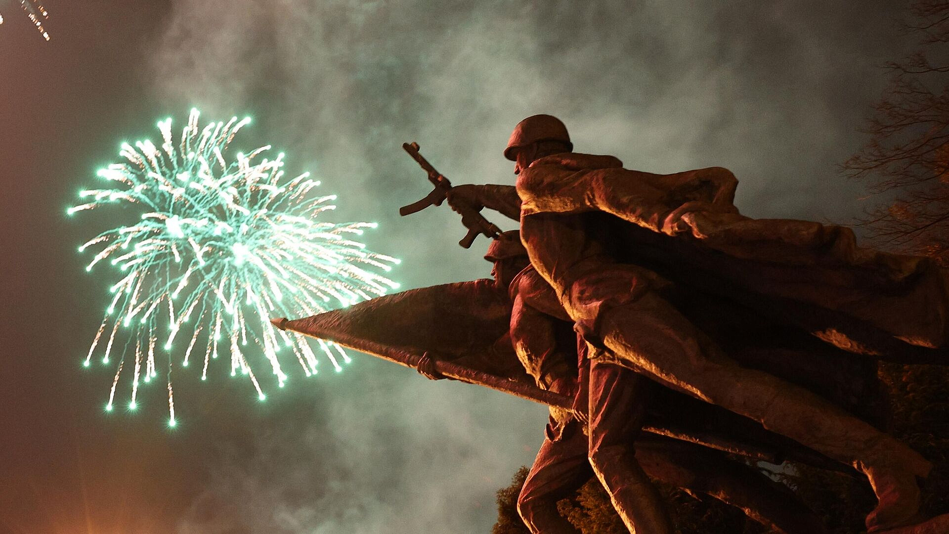 День защитника Отечества (23 февраля): история, значение и традиции