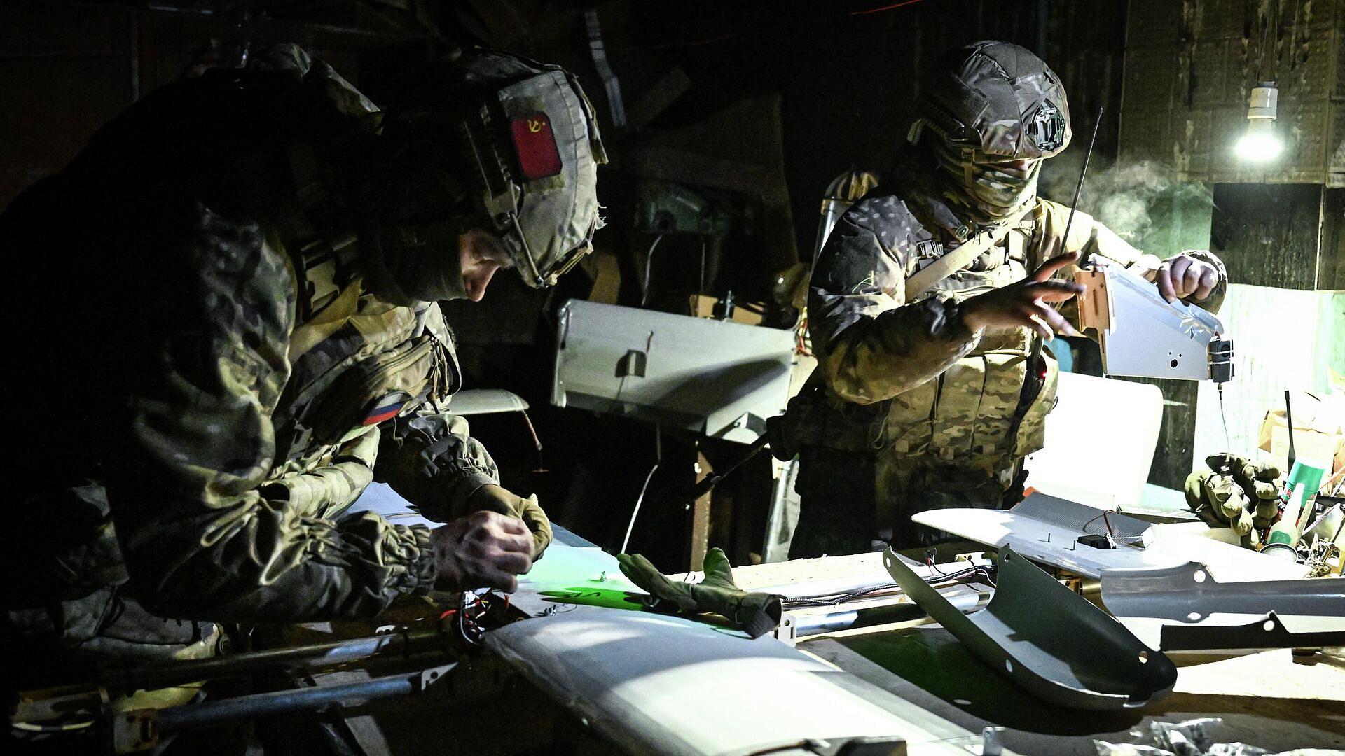 Бойцы "Днепра" управляют ударными БПЛА "Молния-2" из бункеров