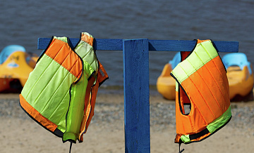 В России ввели обязательную маркировку для спасательных жилетов и ремней