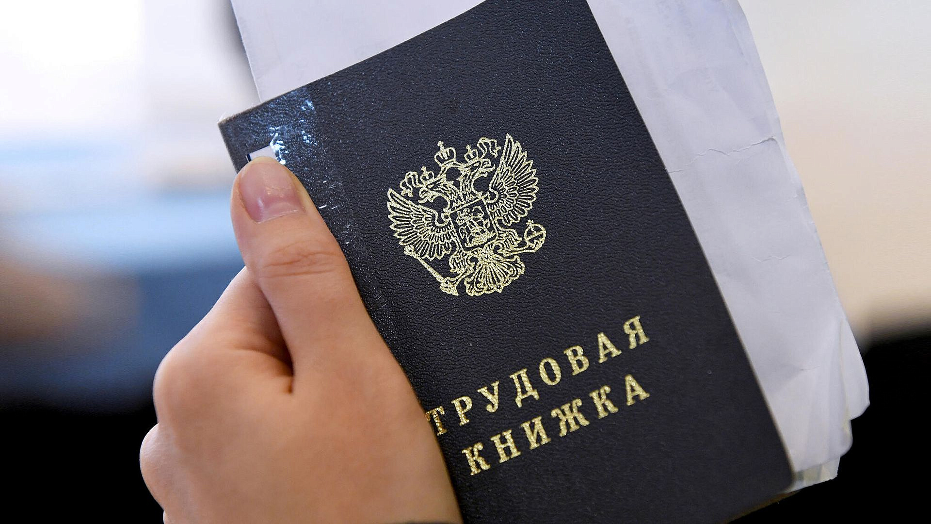 Работодатели стали чаще искать людей старшего возраста на рабочие профессии