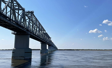 Трутнев назвал объем грузов, которые перевезли по мостам между ДФО и Китаем